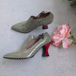 John Fluevog Poser Darla Stripped Leather Bow Buckle Sculpted Heel Cutout Pump 7